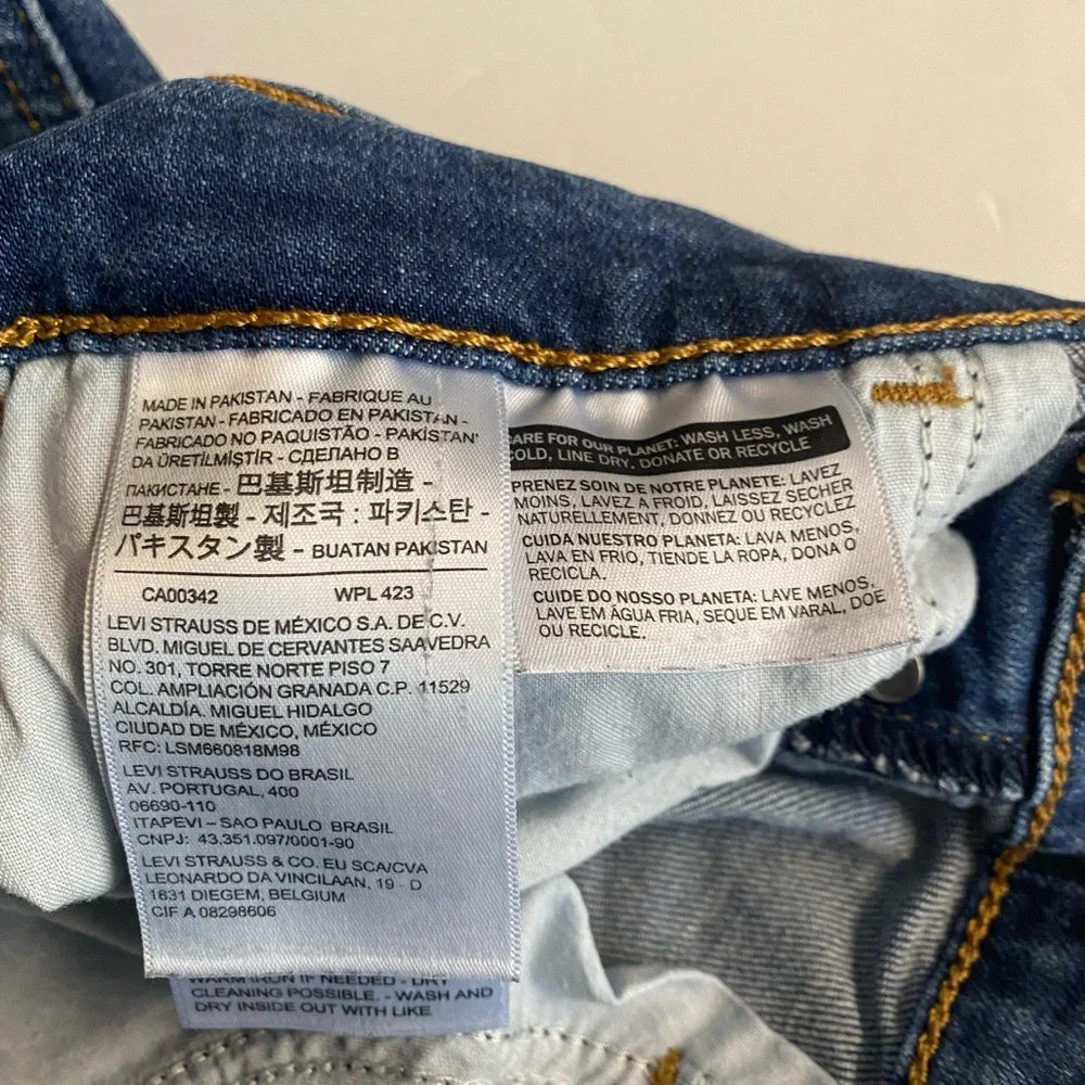 Levi’s Mile High Cropped Wide Leg Button Fly Jeans in great condition.Size 26 - Picture 9 of 16